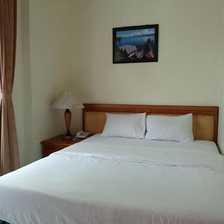 Top Star Hotel Cepu Exterior photo