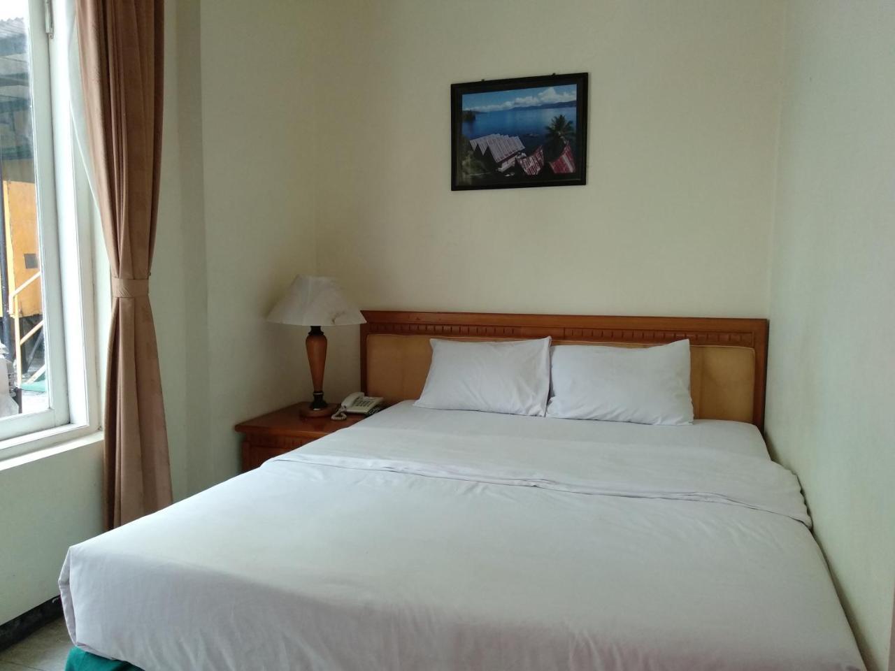 Top Star Hotel Cepu Exterior photo