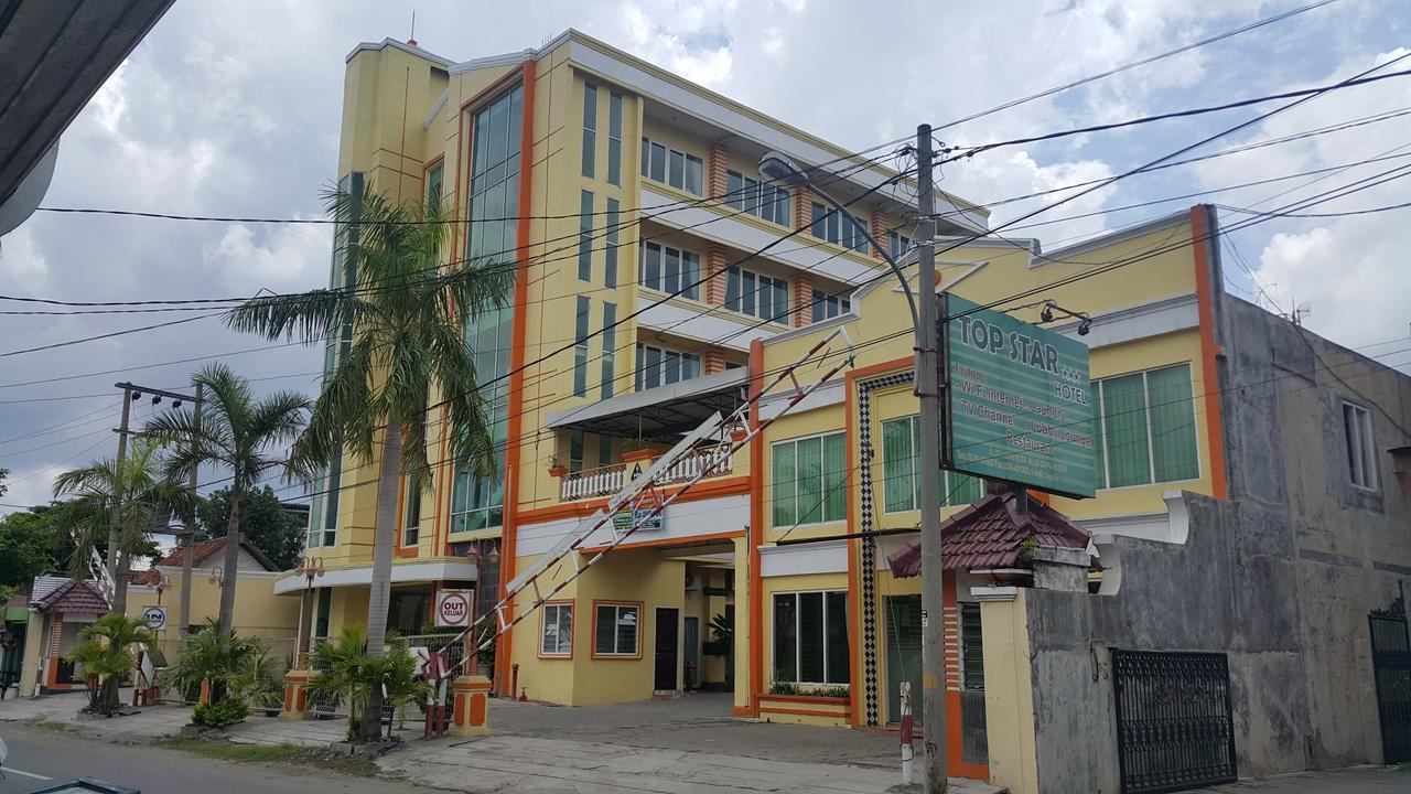 Top Star Hotel Cepu Exterior photo