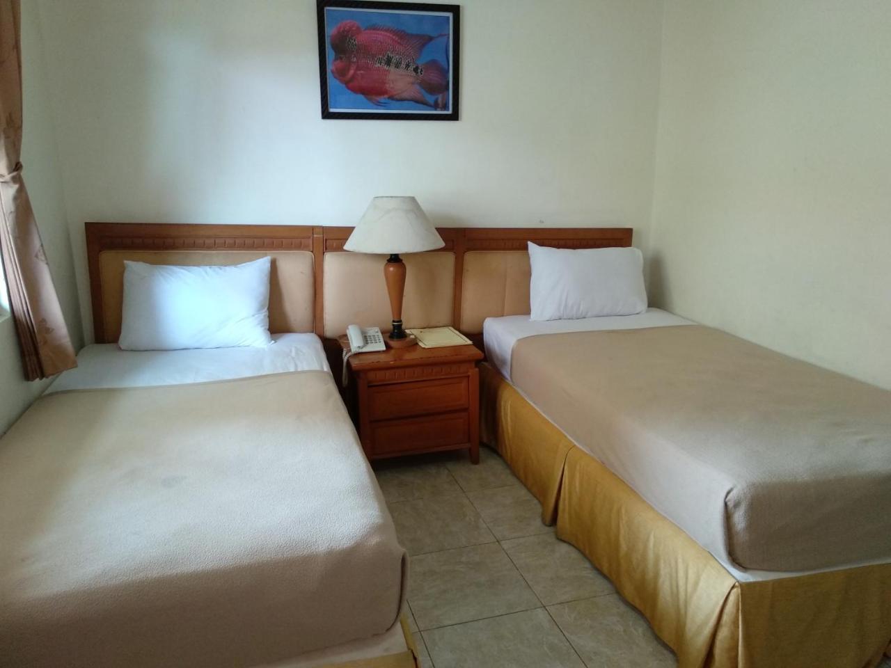 Top Star Hotel Cepu Exterior photo