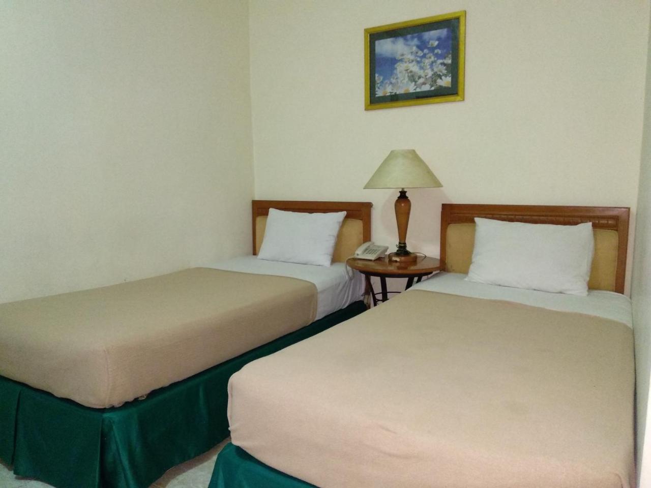 Top Star Hotel Cepu Exterior photo