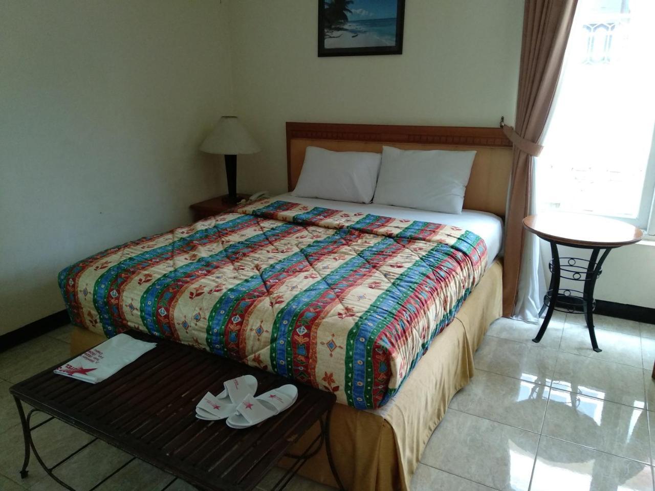 Top Star Hotel Cepu Exterior photo