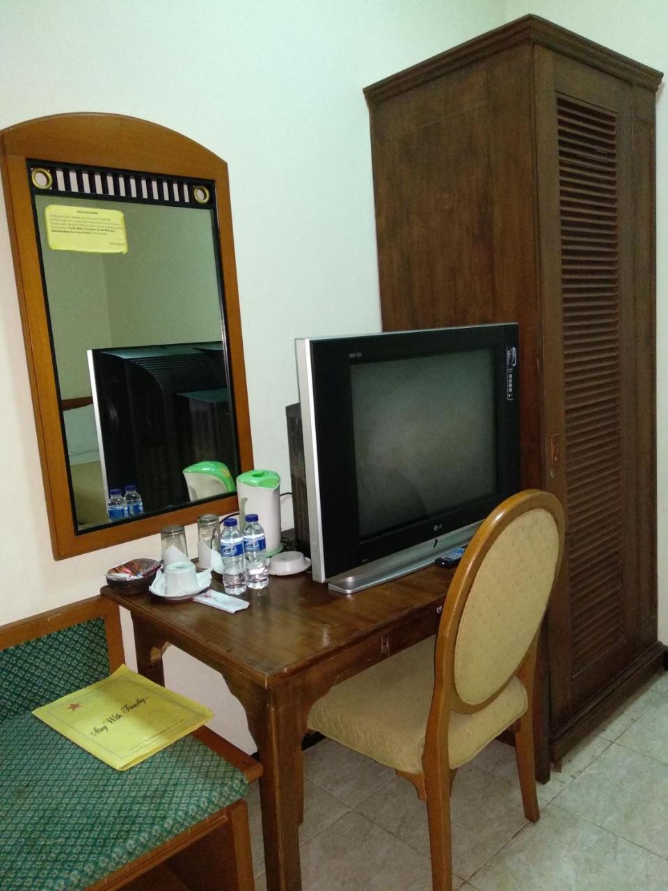 Top Star Hotel Cepu Exterior photo