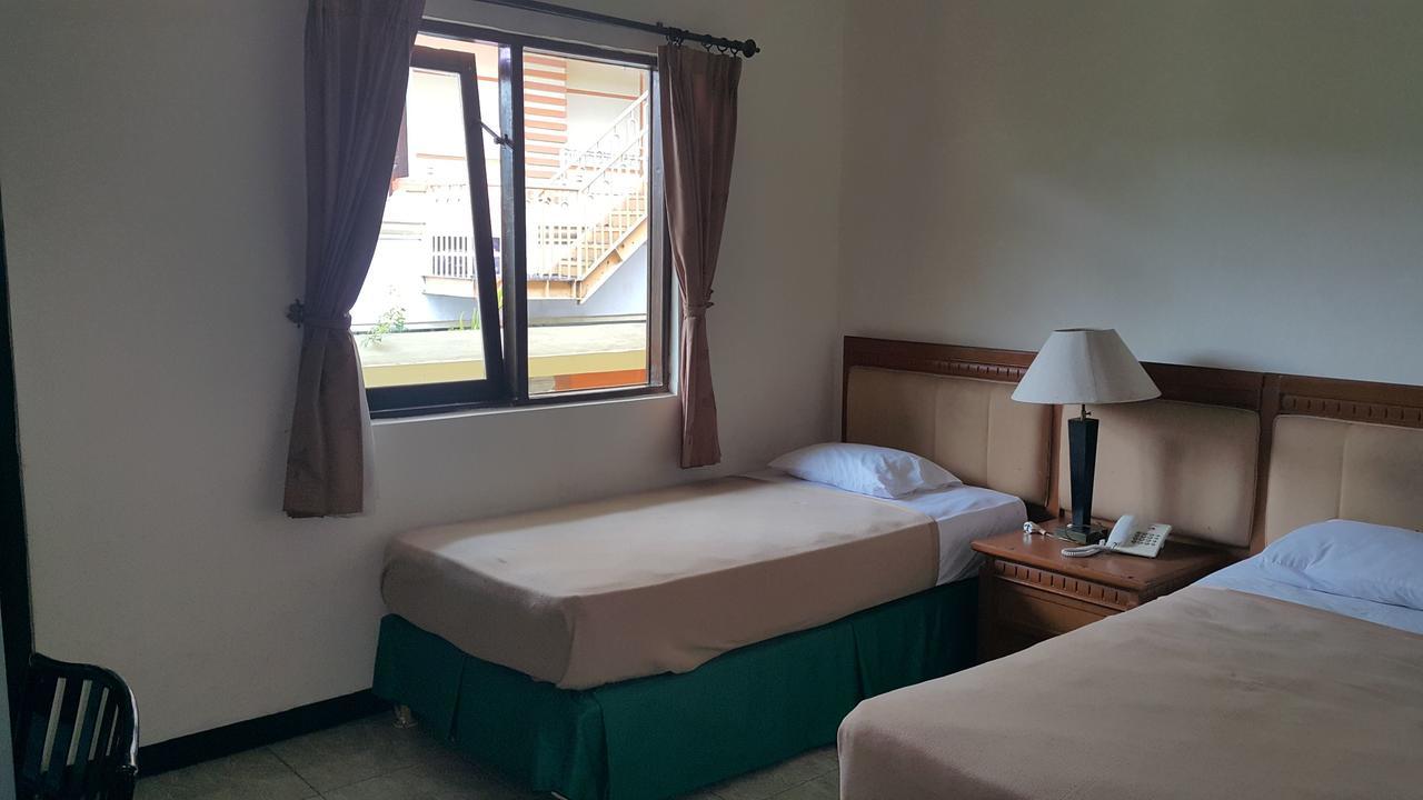 Top Star Hotel Cepu Exterior photo